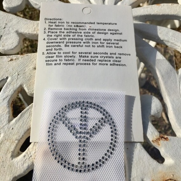 Hot Fix Iron on Rhinestone Peace Sign Sewing Iron - Picture 2 of 8